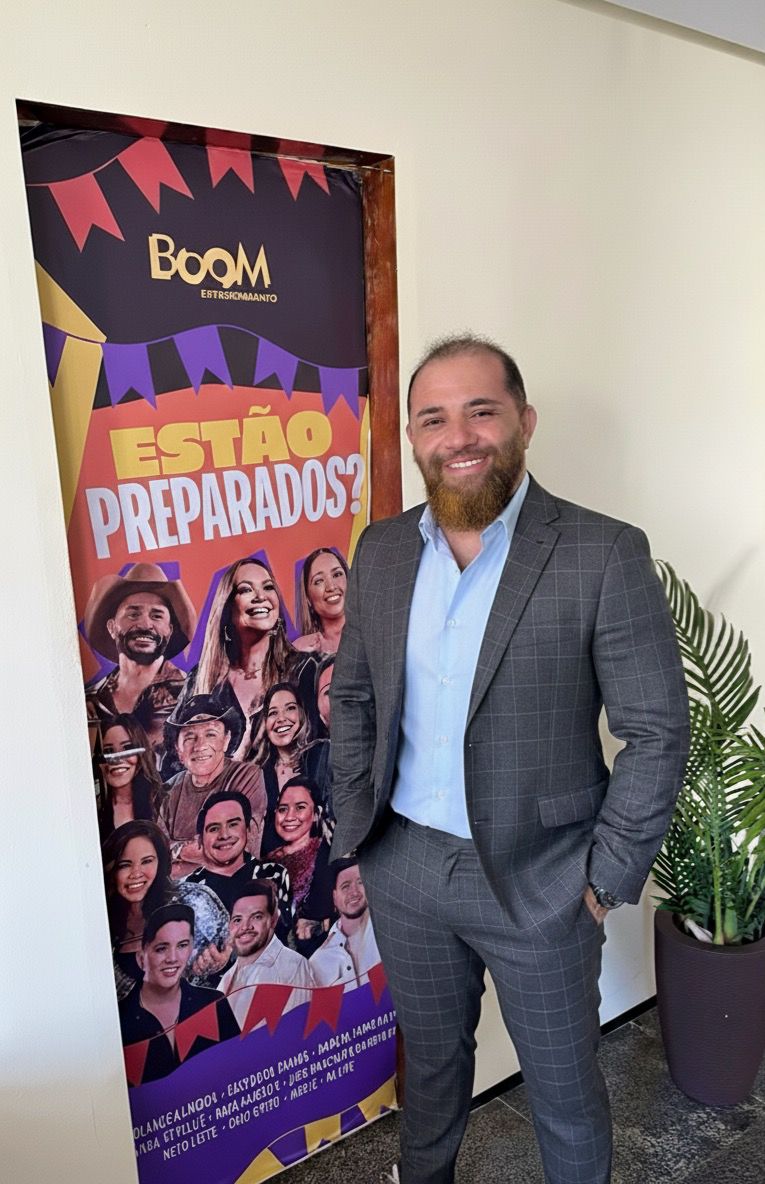 Leonardo Lobão, fundador da Linkmídia Digital com mais de 38 anos de experiência no mercado musical.